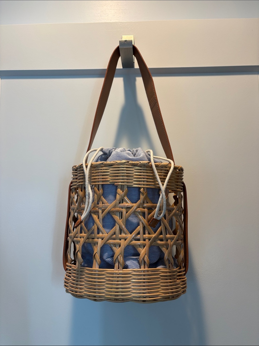 J McLaughlin wicker handbag with fabric liner